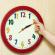Cómo enseñar a un niño a entender el tiempo usando un reloj con flechas